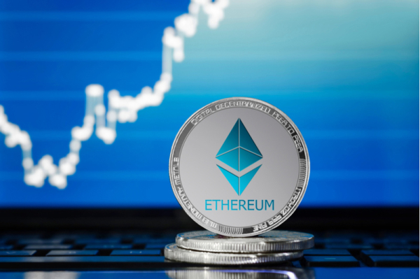 Solana d&eacute;passe le XRP en termes de capitalisation boursi&egrave;re et surpasse le volume d'Ethereum DEX
